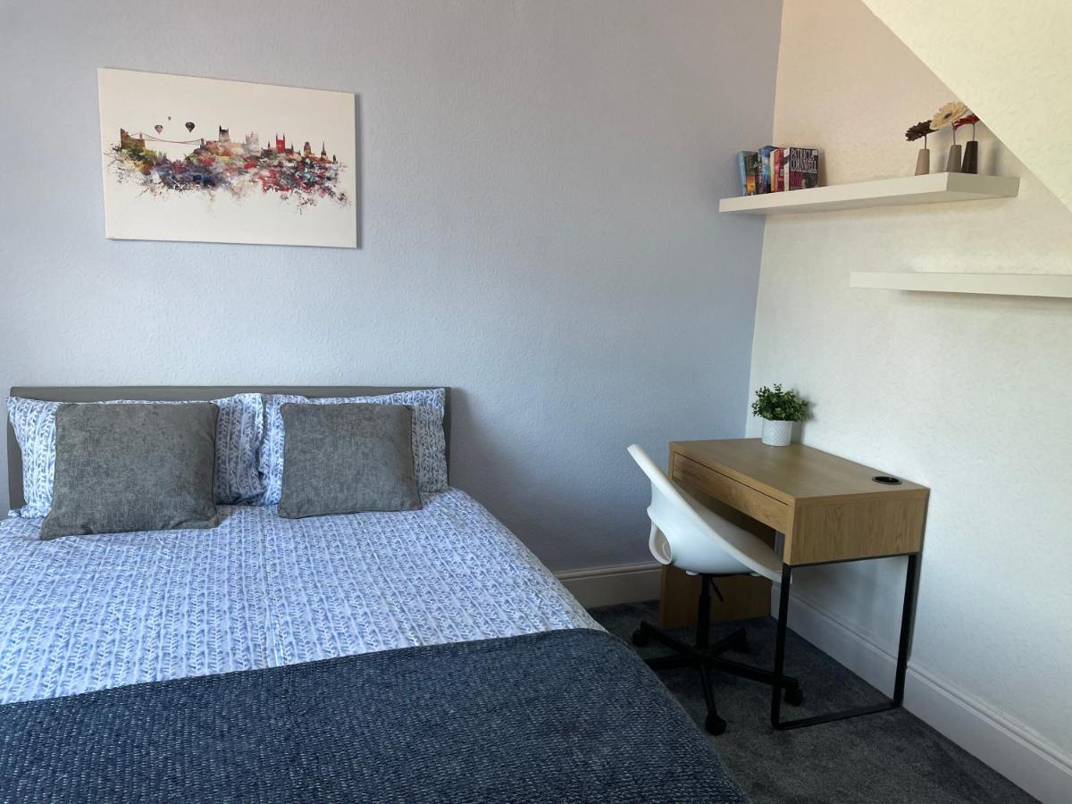 Maple Leaf Guest House Алмъндсбъри Екстериор снимка